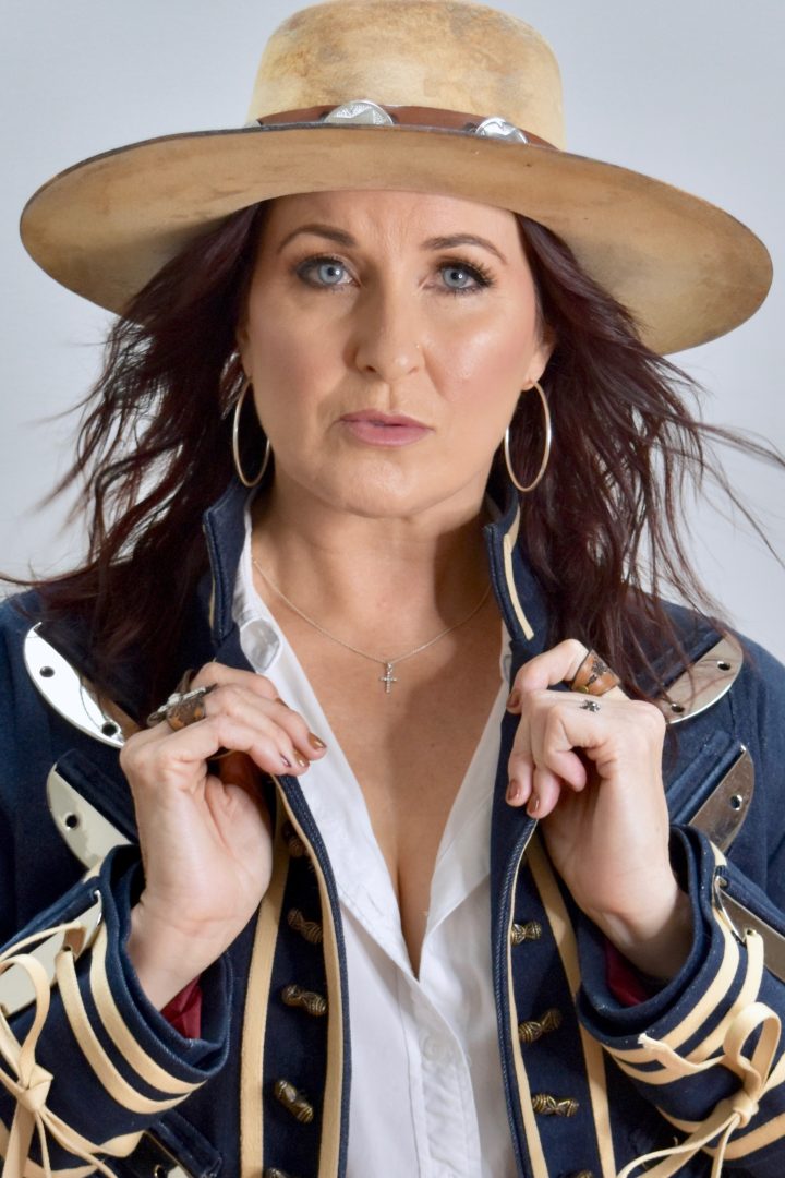 Country star Jayne Denham heads to the Bay