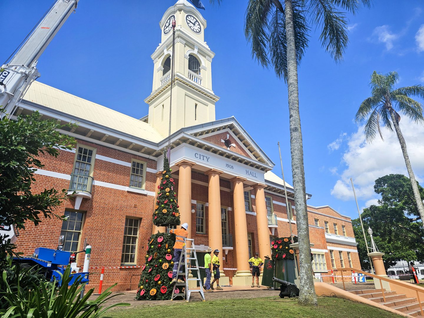 Fraser Coast shines bright as Christmas festivities begin